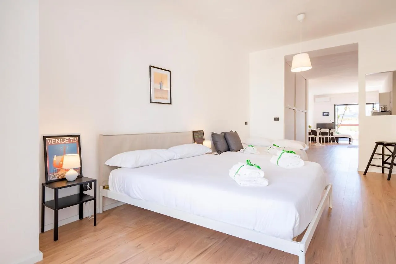 Apartament Central & Elegant Loft - With Balcony Bari