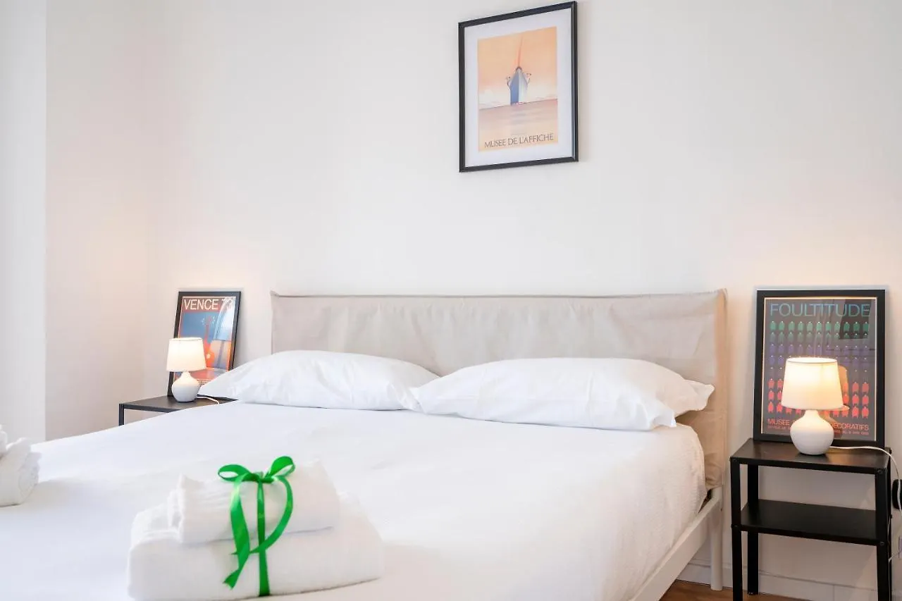 Central & Elegant Loft - With Balcony Bari 0*,